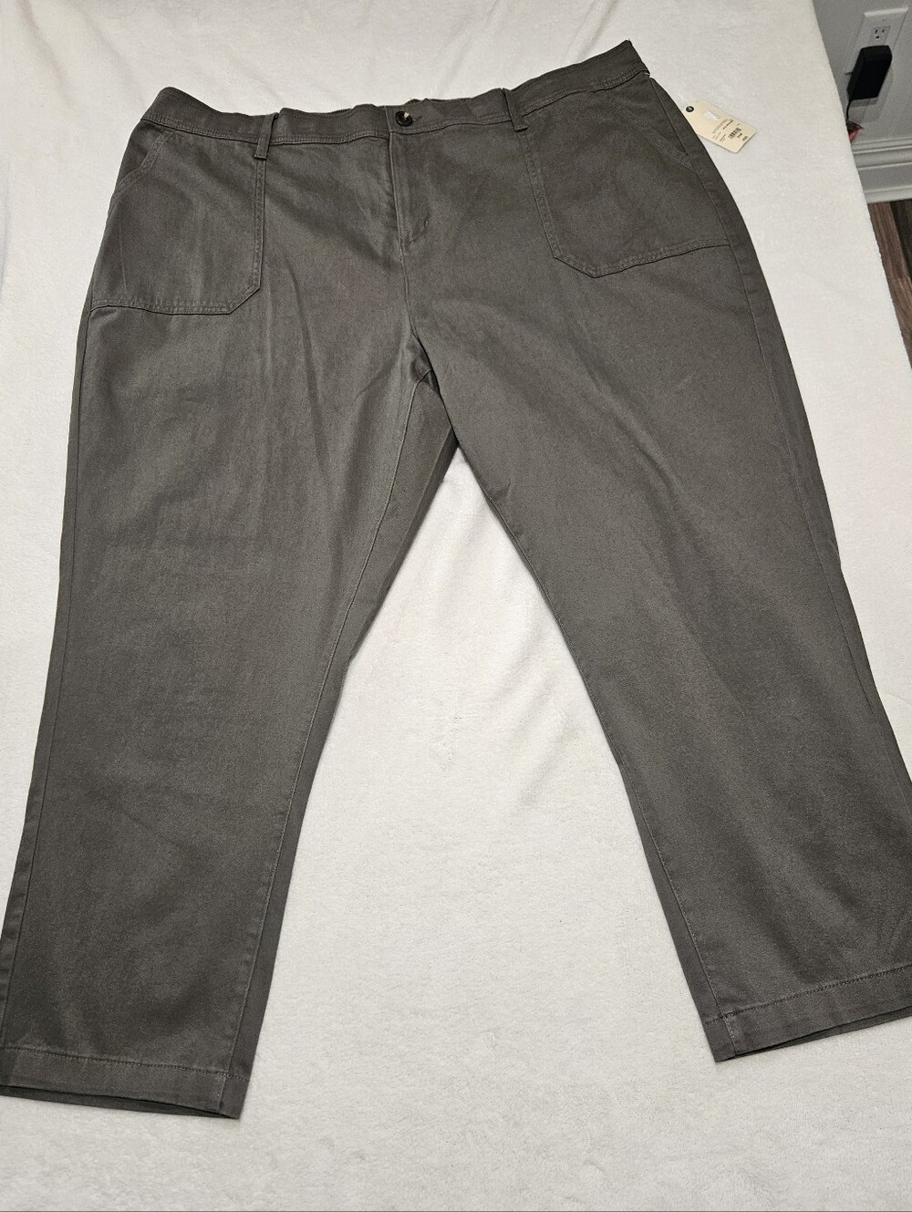 Men's Straight-Fit Chinos in Oregano